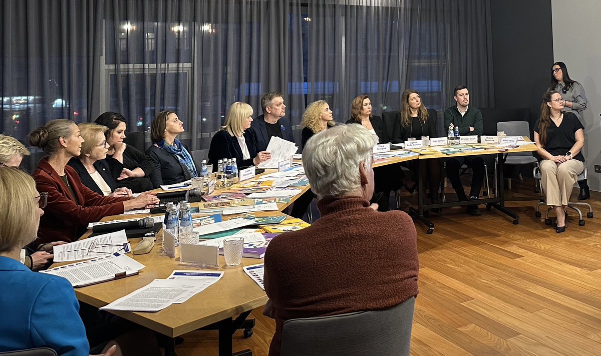 🟣 Eksperti: finansējums mācību līdzekļiem plānoto 35 EUR vietā ir jāpalielina līdz 100 EUR

➡️ Visu rakstu iespējams lasīt šeit: skolasvards.lv/news/eksperti-…