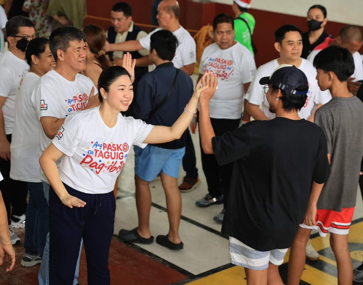 IloveTaguig1's tweet photo. Sa Brgy. Ligidโ
at Ibayoโ
tumuloy ang Team #PamaskongHandog ngayong unang araw ng distribution! ๐
Abangan nyo po kami sa mga susunod na araw sa inyong lugar! โญ
#iLoveTaguig
#TeamTLC https://t.co/JALrqIMZTw