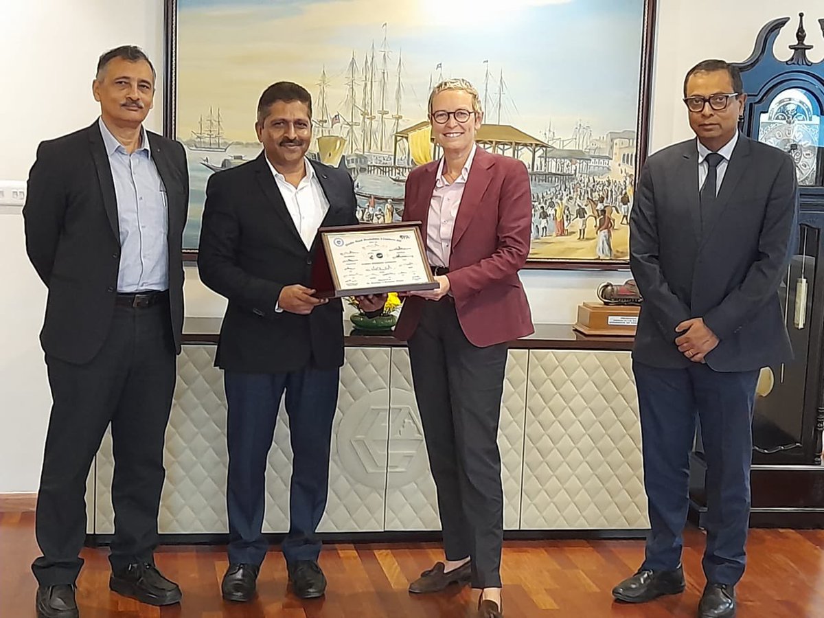 navalgroup_IN's tweet image. Naval Group's EVP had the pleasure of meeting the @CMDGRSE and visiting their state-of-the-art @OfficialGRSE shipyard.
The meeting explored opportunities for collaboration and partnership, including exports to mutually friendly countries and integration of futuristic ship…