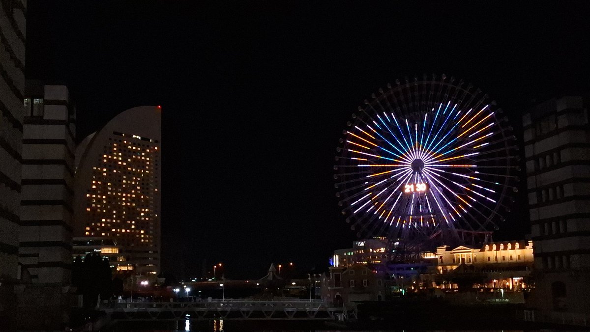 Dhiro49591899's tweet photo. ㊗️ベイスターズ日本一🎊
今日～2日間限定でみなとみらいの
大観覧車「コスモクロック21」で特別演出が観られるようなので、早速帰りに観に行ってきました！

スターマンかわよ～😆
I 🌟YOKOHAMA !

#みなとみらい #観覧車 #横浜
#横浜DeNAベイスターズ https://t.co/7dgF9TsRKC