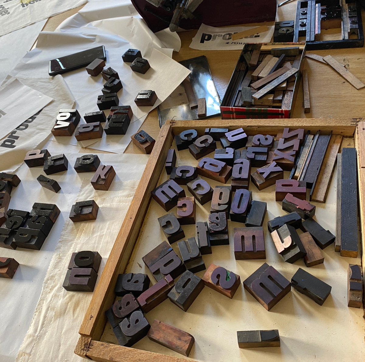 YorkExplore's tweet image. Free art workshop here at York Explore tomorrow! 🎨
Sat 30 Nov 1pm – 4pm
Join the artists behind the Shush, Snip, Rip exhibition for a hands-on printmaking & doodling session for @YorkDisability 2024!
Open to all ages. No need to book, just turn up!
#LetsCreate #ExploreTogether