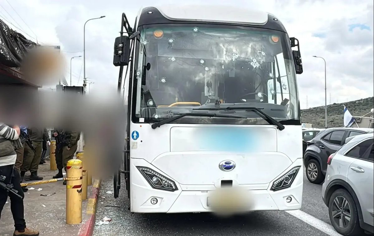 וואלה (@wallanews) on Twitter photo 9 פצועים בפיגוע ירי סמוך לאריאל, 3 במצב קשה | <a href="/amirbohbot/">Amir Bohbot אמיר בוחבוט</a> <a href="/hodaya_ran/">hodaya ran</a>
news.walla.co.il/item/3708164 9 פצועים בפיגוע ירי סמוך לאריאל, 3 במצב קשה | <a href="/amirbohbot/">Amir Bohbot אמיר בוחבוט</a> <a href="/hodaya_ran/">hodaya ran</a>
news.walla.co.il/item/3708164