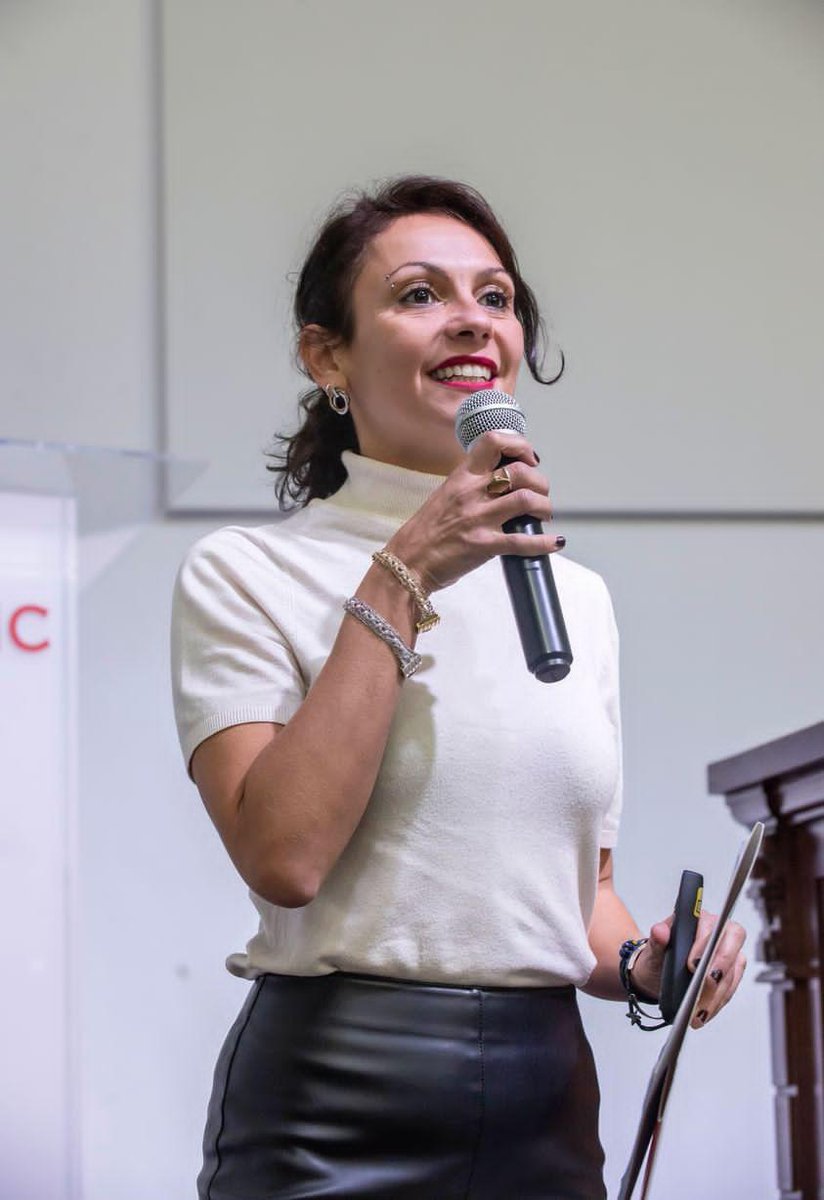 sara cazzoli tweet media