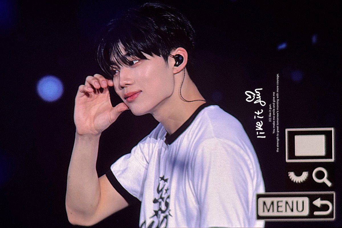 241129 나고야 

너무..너무 예뻤어 

#박건욱 #PARKGUNWOOK #朴乾旭 #ZB1 #ZEROBASEONE #제로베이스원 #パクゴヌク