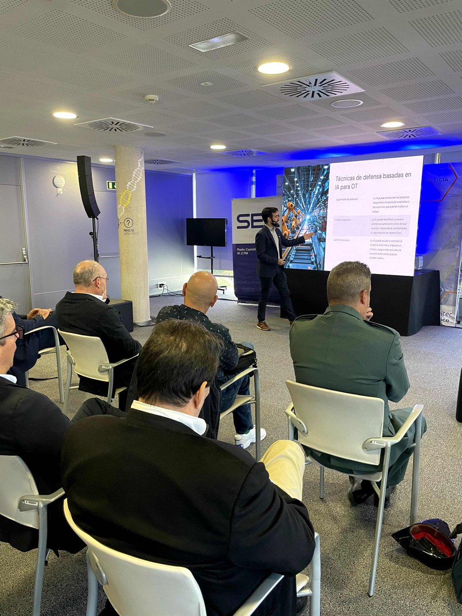 .<a href="/angel_sofistic/">Angel López</a> (CIO de Cuatroochenta) ha explicado 🗣️ esta mañana algunas claves sobre el impacto de la #IA en el ataque y la defensa de infraestructuras industriales durante el encuentro con empresas de <a href="/radiocastellon/">Radio Castellón Cadena SER</a> sobre #ciberseguridad.