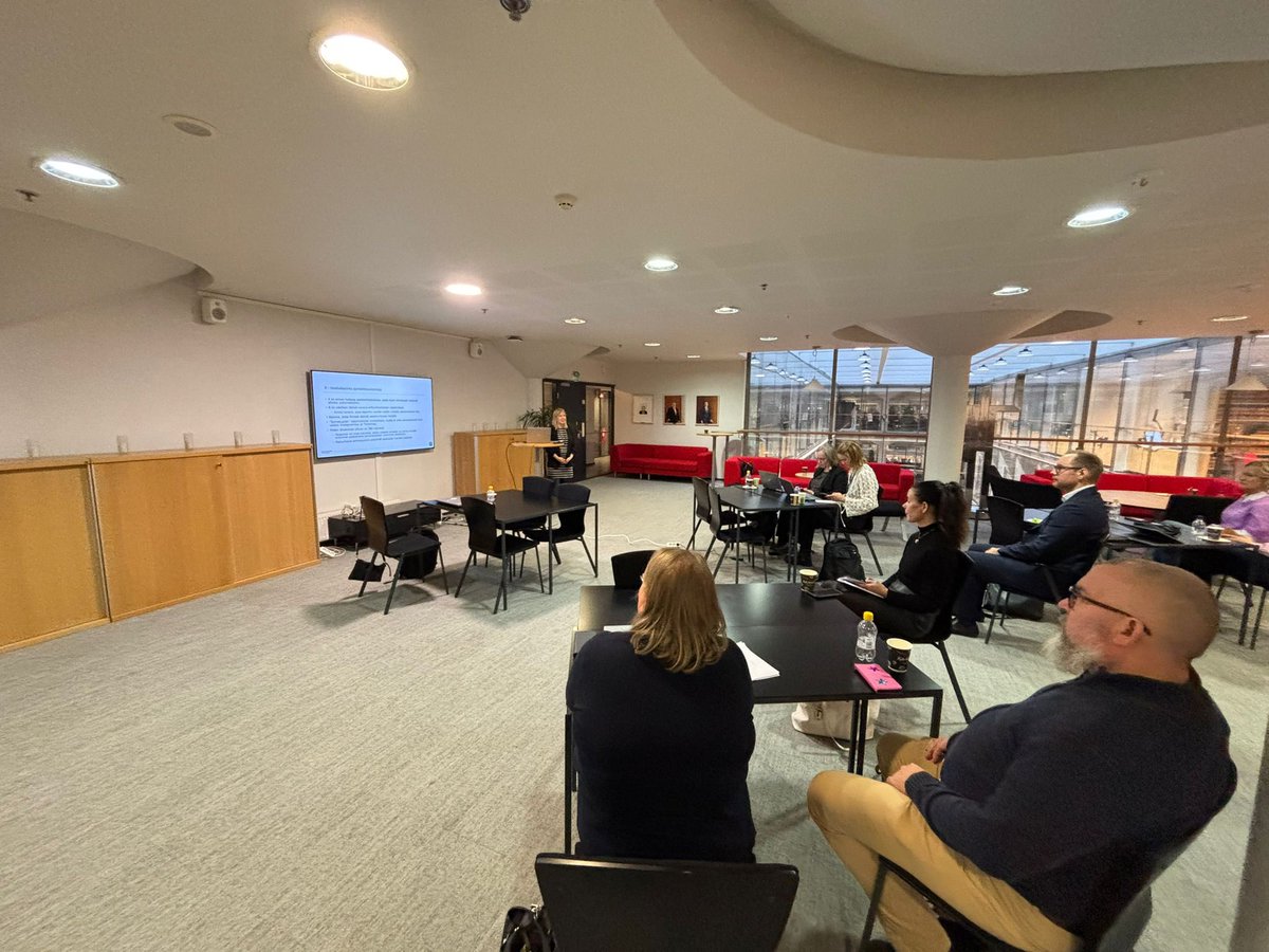 Tänään motivoimassa mediatuomareita omannäköiseen sometekemiseen. Hyvää keskustelua eri kanavien eroista ja tämän hetkisistä käyttötavoista. 

👉🏻Kannustan valitsemaan itselleen luontevimmalta tuntuvan alustan ja aloittamaan rohkeasti! Tuomarin työ kiinnostaa takuulla monia.