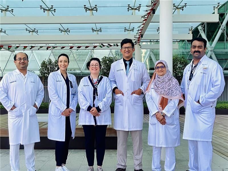 في اليوم العالمي لاضطرابات الحركة، نؤكد أهمية التشخيص المبكر والرعاية المتقدمة للأمراض العصبية مثل مرض باركنسون والرعاش. في #كليفلاند_كلينك_أبوظبي، يلتزم فريق خبرائنا بتحسين الحركة وجودة الحياة لمرضانا.