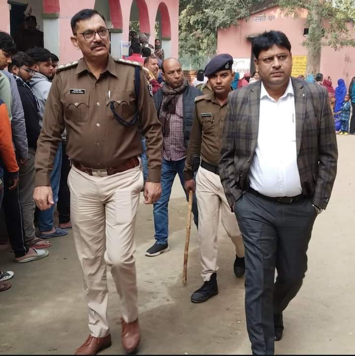 ArngDistrict's tweet photo. आज दिनांक-29 नवंबर 2024 को तृतीय चरण, पैक्स चुनाव का मतदान भयमुक्त, निष्पक्ष  एवं शांतिपूर्ण माहौल में संपन्न कराने हेतु जिले के पदाधिकारीयों द्वारा विभिन्न मतदान केंद्रों  का किया गया निरीक्षण।
#pacs #pacselection #aurangabad #bihar https://t.co/Xts7m8Q9Iv
