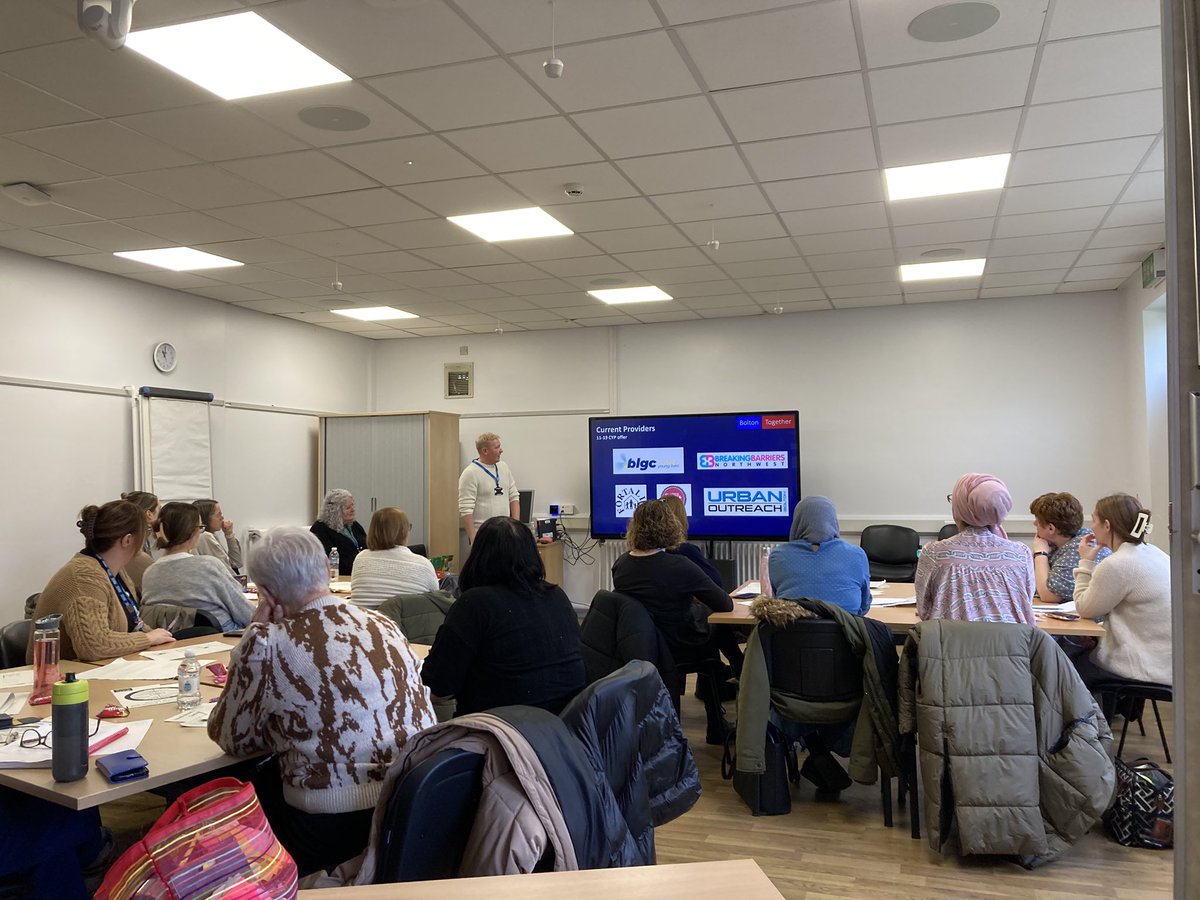 Helen79094286's tweet photo. Fantastic sessions with Bolton Together as part of the 0-19 Public Health Nursing service celebration event, special thanks to Marc Webber and Julie O’keefe for their updates @boltonnhsft @FayeChadwick6 @BoltonTogether https://t.co/08iBhXu7WZ