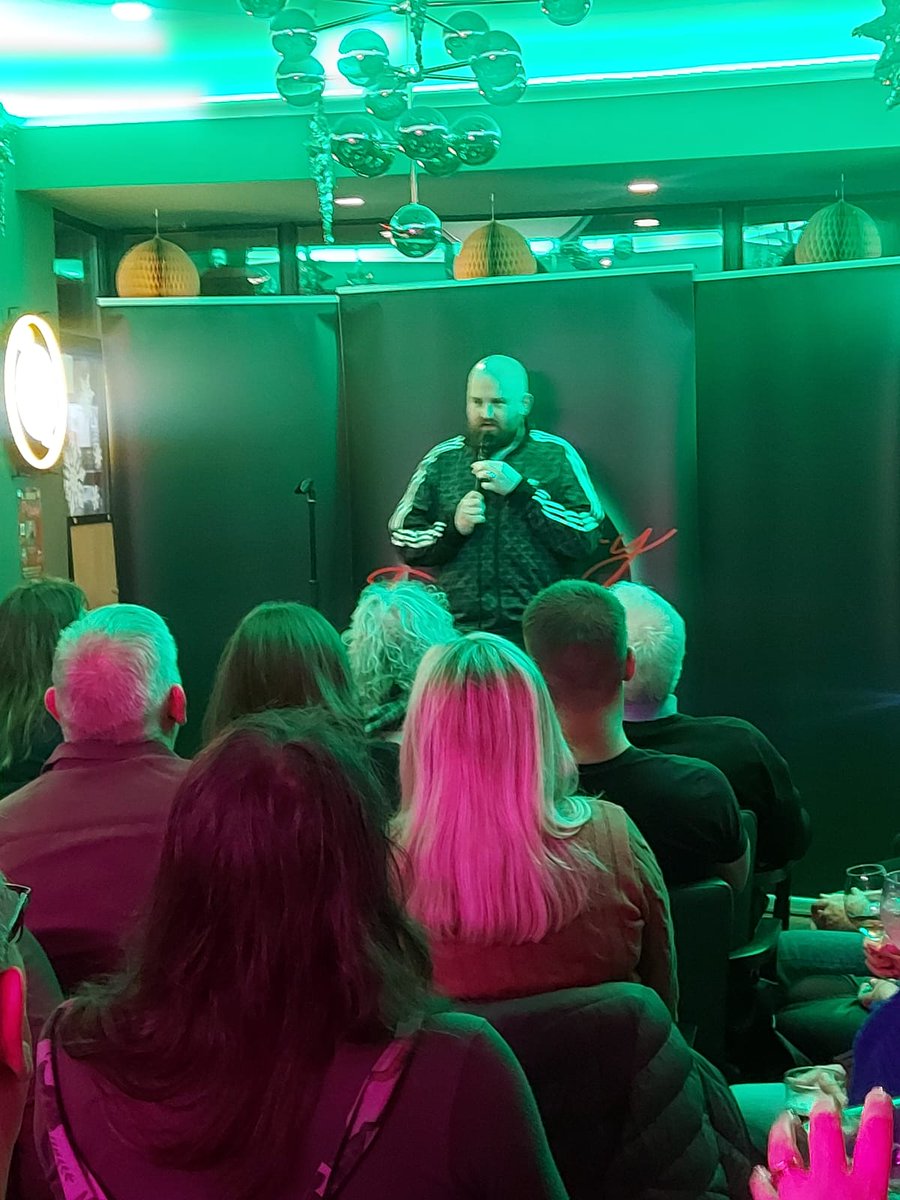 A Laugh At The Aviary tweet media