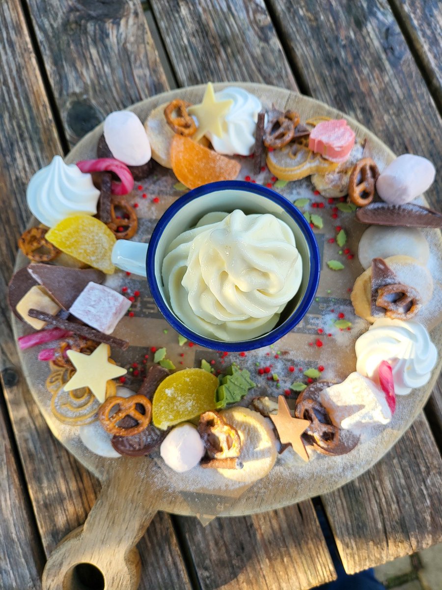 Something brand new for this Christmas. 
Our Sharing Christmas dessert wreath.
Selection of Christmas,  treats with soft serve ice cream 

£17

Sorry not available for takeaway or delivery