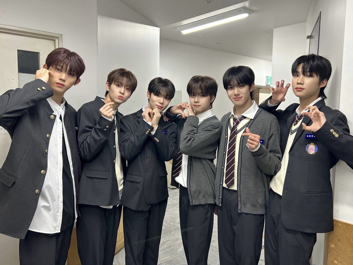 ／
『Hello : My First Love』来日イベント開催記念
フォロー&amp;リポスト イベント🩷
＼

抽選で7名様にチェキをプレゼント！🎁
(個別＋全員)

① The Wind日本公式アカウント
<a href="/TheWind_japan/">The Wind JAPAN OFFICIAL</a>
をフォロー📲
② この投稿をいいね❤＆リポスト🔃

※12/8(日) 23:59まで🧸
当選者の方にはDMでご連絡💌