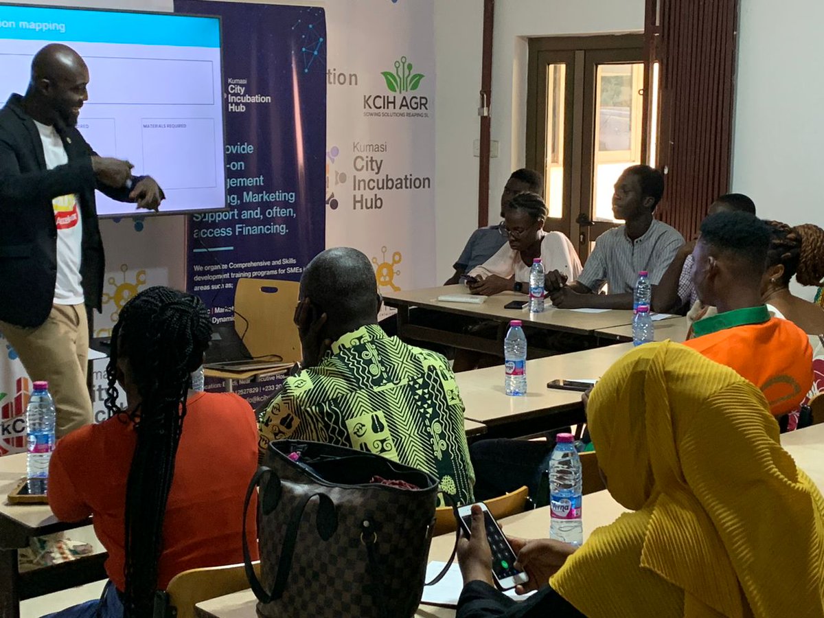 hapaSpace's tweet photo. Workshop for innovators selected in the Ashanti Region as part of the YIC project happening at Kumasi City Incubation Hub.

The CEO of the Hub is explaining program details

#hapaspace 
#hapaimpact
#yic
#undpyic

@UNDPGhana 
@MESTAfrica 
@Mastercard 
@NeipGhana 
@Gideon_Appoh https://t.co/7rw3ZWODgx