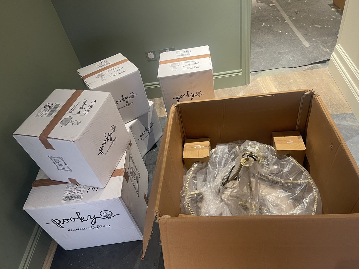 SolutionsEM's tweet image. Nice delivery today …. Light fittings from pooky @pookylighting @secondedfixing @electrical
