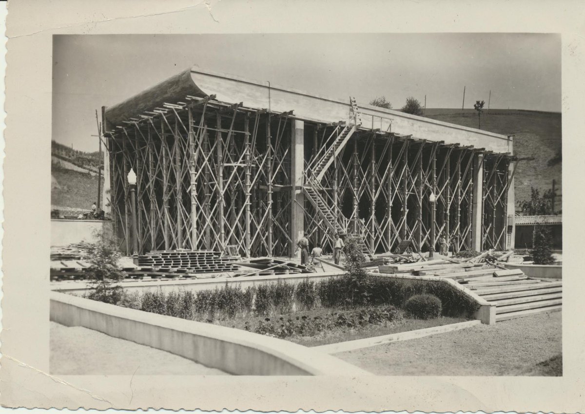 Museum Cemento Rezola (@muscementrezola) on Twitter photo Admirando las obras de #EduardoTorroja y sus cálculos para proyectar sus estructuras laminares que parecen de otro planeta, podría decirse que Torroja es un ingeniero extraterrestre 🪐
Gracias <a href="/Jorge_Bernabeu/">Jorge Bernabeu</a> por la charla de ayer❤️
<a href="/K6kultura/">K6 Gestión Cultural</a> <a href="/hd_materialsES/">Heidelberg Materials ES</a> #hormigonarmado Admirando las obras de #EduardoTorroja y sus cálculos para proyectar sus estructuras laminares que parecen de otro planeta, podría decirse que Torroja es un ingeniero extraterrestre 🪐
Gracias <a href="/Jorge_Bernabeu/">Jorge Bernabeu</a> por la charla de ayer❤️
<a href="/K6kultura/">K6 Gestión Cultural</a> <a href="/hd_materialsES/">Heidelberg Materials ES</a> #hormigonarmado