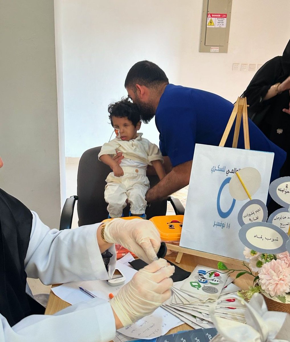 alwfa_taqa's tweet photo. ضمن اطار الاحتفال باليوم العالمي للسكري قامت الممرضه منى المهري بعمل محاضرة وفحص للحالات الملتحقه والكادر للتوعية بمخاطر مرض السكري .. https://t.co/YFrd30mT6U