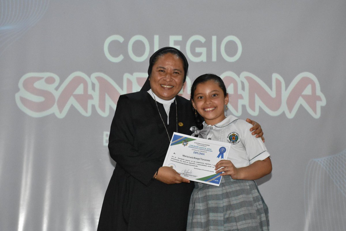 ColSantaAna's tweet photo. ✨✏️Con el ACTO DE CLAUSURA dimos por finalizado este año escolar, un año que nos dejó muchos aprendizajes, enseñanzas, retos, pero la certeza que continuamos 𝐜𝐚𝐦𝐢𝐧𝐚𝐧𝐝𝐨 𝐡𝐚𝐜𝐢𝐚 𝐥𝐚 𝐞𝐱𝐜𝐞𝐥𝐞𝐧𝐜𝐢𝐚. https://t.co/0tazvL3SX5
