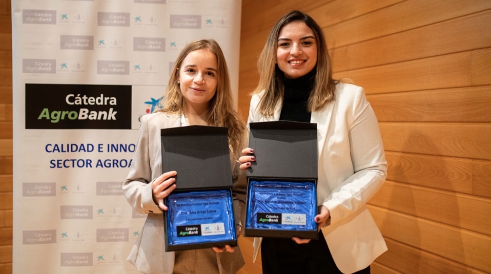 Nariane Q. Vilhena, de <a href="/GVAivia/">IVIA</a>, recibe el accésit del VIII premio de la Cátedra AgroBank por su tesis doctoral “Reducir las pérdidas poscosecha en caqui. Aspectos pre y poscosecha involucrados en la calidad del fruto y nuevas estrategias de valorización” acortar.link/mIW0GU