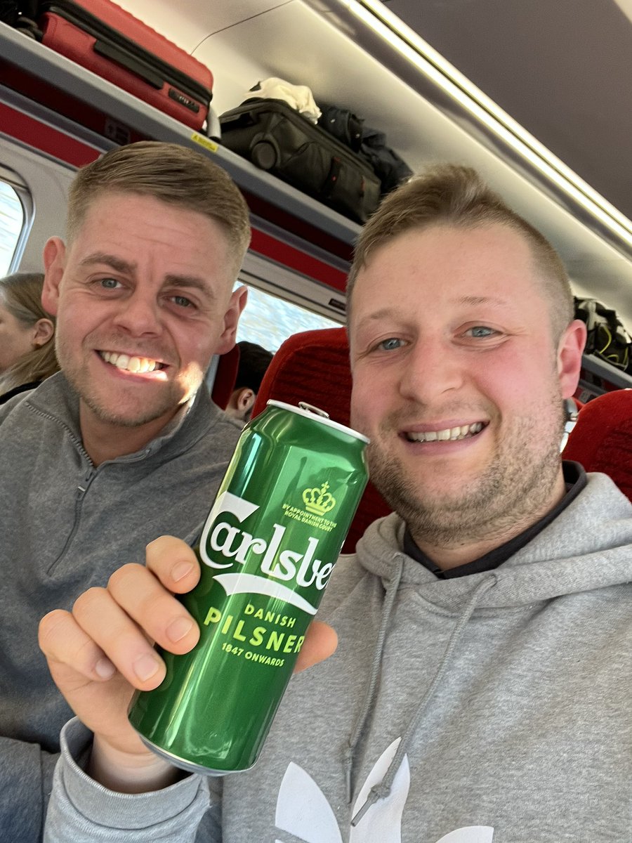 Couple of beers on the train up to York! 🍻

Looking forward to a long weekend up here for the snooker and what we are calling the castle cup invitational 👀🎱