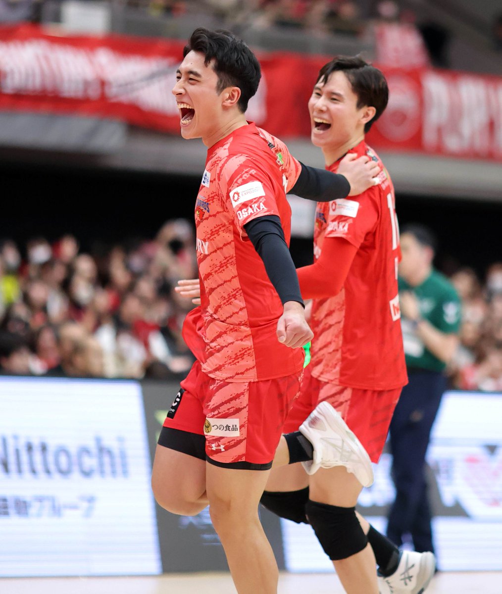 hochi_volley's tweet photo. 高橋兄弟✌✌
#高橋塁 #高橋藍 
#サントリーサンバーズ #volleyball https://t.co/nkjjhmJPBb