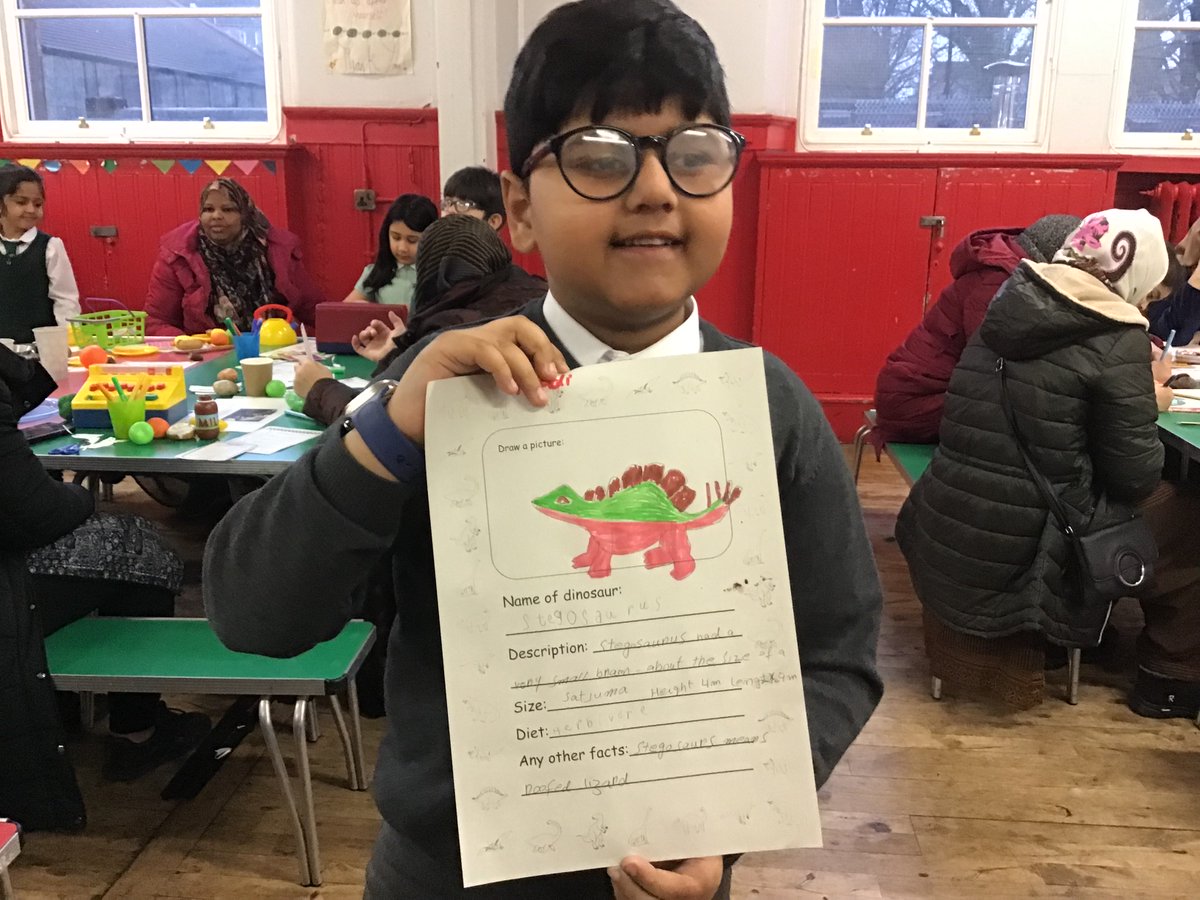 HolyCrossPri's tweet image. Writing letters, writing cards, writing facts, writing orders, writing stories, writing words, writing receipts, writing price tags…so much writing  through play today!  A  huge  thank you  to  all  who  came  to  family  learning  club  today!  @FLTGlasgow #ReadWriteCount
