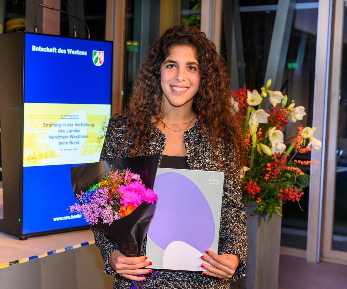 German Institute for Global and Area Studies (@giga_institute) on Twitter photo Herzlichen Glückwunsch an <a href="/HanaSaadAttia/">Hana Attia</a>! 🎉 Die Politikwissenschaftlerin erhält den <a href="/LeibnizWGL/">Leibniz-Gemeinschaft</a>-Promotionspreis 2024 in den Geistes- & Sozialwissenschaften für ihre #Forschung zu internationalen #Sanktionen. 🏆 Well deserved!
➡️ Mehr Infos: giga-hamburg.de/de/presse/giga… Herzlichen Glückwunsch an <a href="/HanaSaadAttia/">Hana Attia</a>! 🎉 Die Politikwissenschaftlerin erhält den <a href="/LeibnizWGL/">Leibniz-Gemeinschaft</a>-Promotionspreis 2024 in den Geistes- & Sozialwissenschaften für ihre #Forschung zu internationalen #Sanktionen. 🏆 Well deserved!
➡️ Mehr Infos: giga-hamburg.de/de/presse/giga…