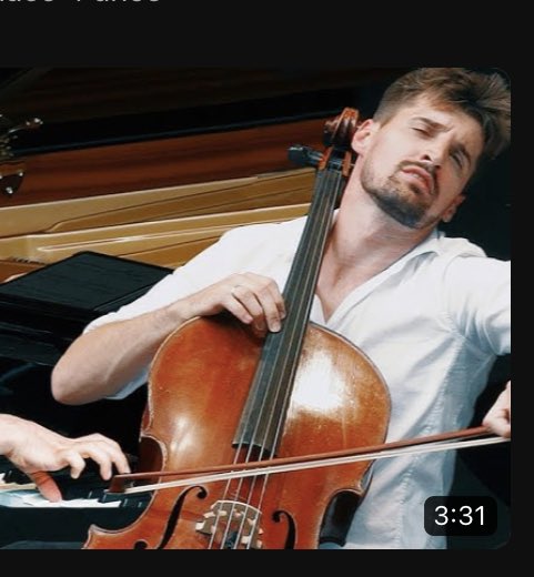 Pianista tocando una nota vs. chelista tocando una nota