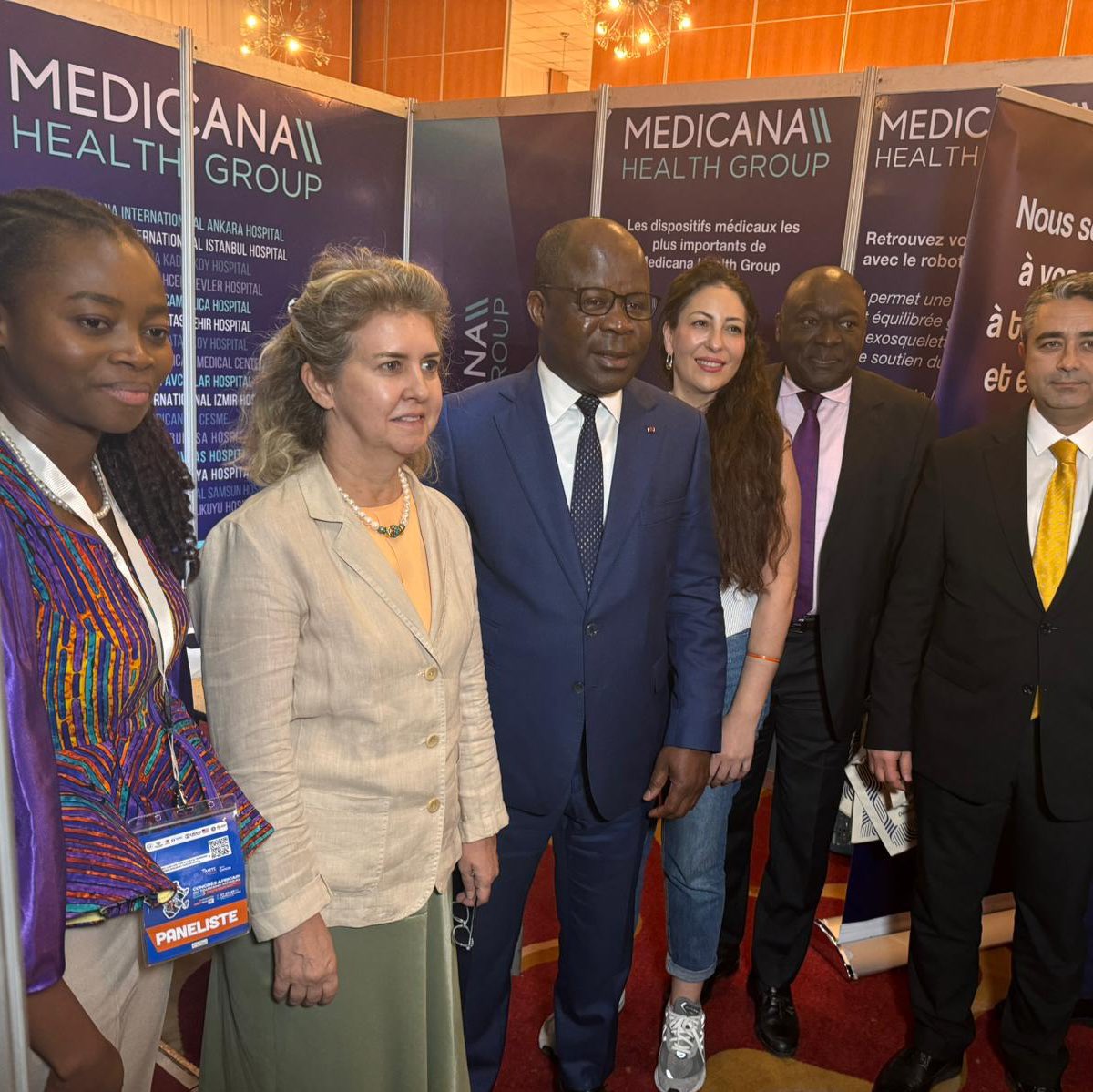 Kotdivuar 🇨🇮Sağlık Bakanı Pierre Dimba, medikal turizm kongresine katılan Hastanelerimizin standlarını Büyükelçimiz 🇹🇷Deniz Erdoğan Barım ile birlikte ziyaret etmiştir.