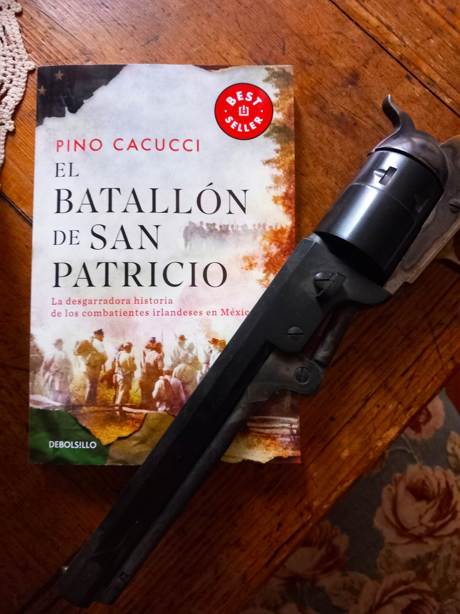 Ho ricevuto la nuova edizione messicana nei "best seller" tascabili di Penguin Random House mex. Lunga vita alla memoria del Batallón de San Patricio. Erin Go Bragh.☘️