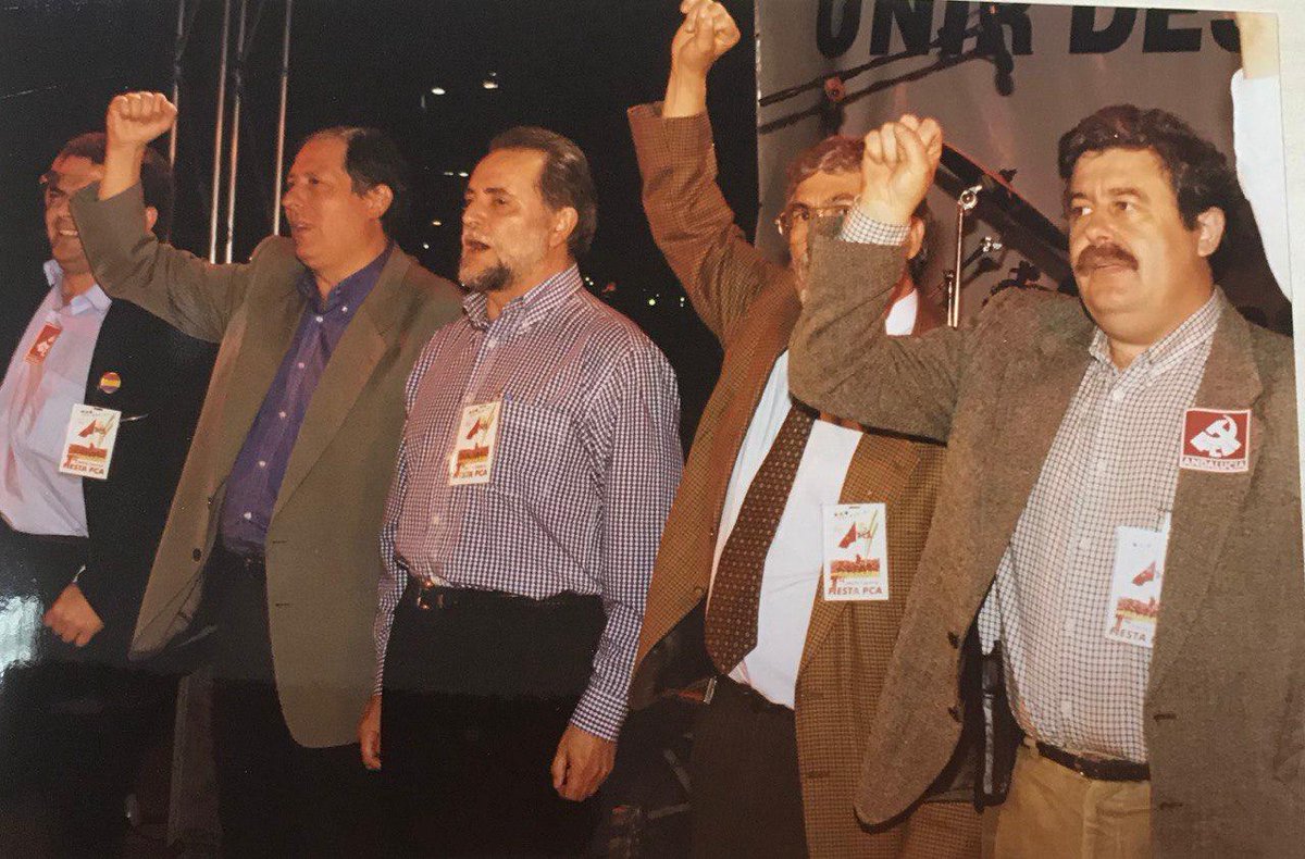 Se va Antonio Romero. Agrupémonos todos. El mundo va a cambiar de base. Un turbodiputado. Un luchador inteligente, alegre y tenaz. Vuela alto, amigo.