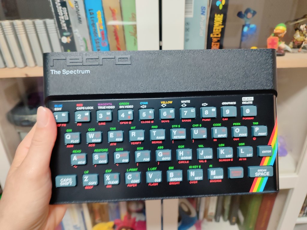 ChocotitaKawai's tweet image. Ya tengo está joyita en mis manos y es una pasada  🥰❤️
#TheSpectrum #SinclairZXSpectrum #SinclairResearch #80s #oldcomputer #computer