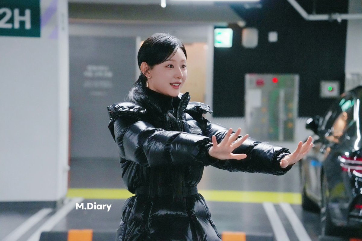 ㅁㅊ김지원 나안아 3컷떴어.. 팬아니어도저장해