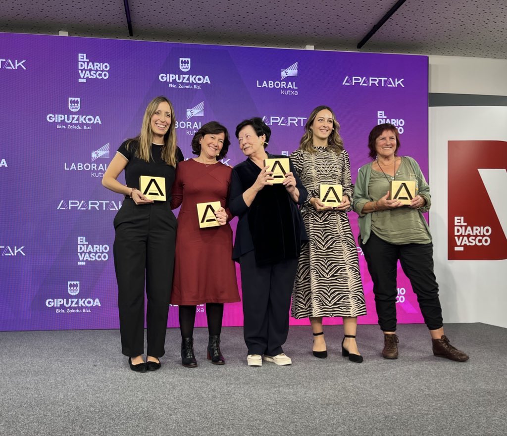 goizanealvarez's tweet photo. Bikaintasuneko emakumeen ahotsak eta historiak ezagutzeko aukera polita izan dut gaur goizean DvGunean. 
Karmele Morán, Nerea Rebollo, Gloria González-Aseginolaza, Andrea Khalfaoui, eta Ana Retolaza. Aparteko Emakumeak zarete! Zorionak guztiei. https://t.co/XUi5oPagrv