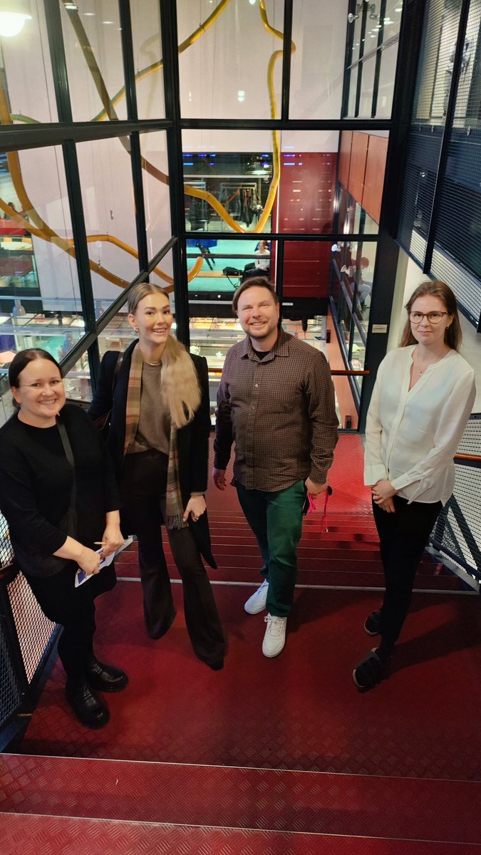 Tänään lukiolaisilla oli työelämäpäivä! 👊

Erilaisista uratarinoista jatko-opintojen suunnittelun pohjaksi tulikin kertomaan 10 eri alan asiantuntijaa!

Yksi heistä oli Hgin nuorten yrittäjien Emmi Suuronen (kuvassa toinen vas).

Kiitos esiintyjille! ❤️