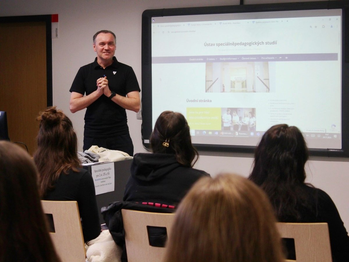 FakultaV's tweet photo. Univerzita Palackého — i její pedagogická fakulta —připravily pro zájemce o studium tradiční den otevřených dveří. Díky za zájem a sledujte naši uchazečskou platformu https://t.co/umwSbvlof7! Foto RUP @UPOlomouc https://t.co/CfMqZYKodf