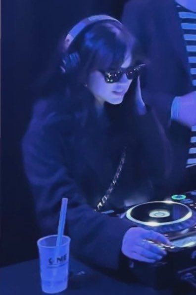 You conquered me with the first loop alone dj jenna Ortega