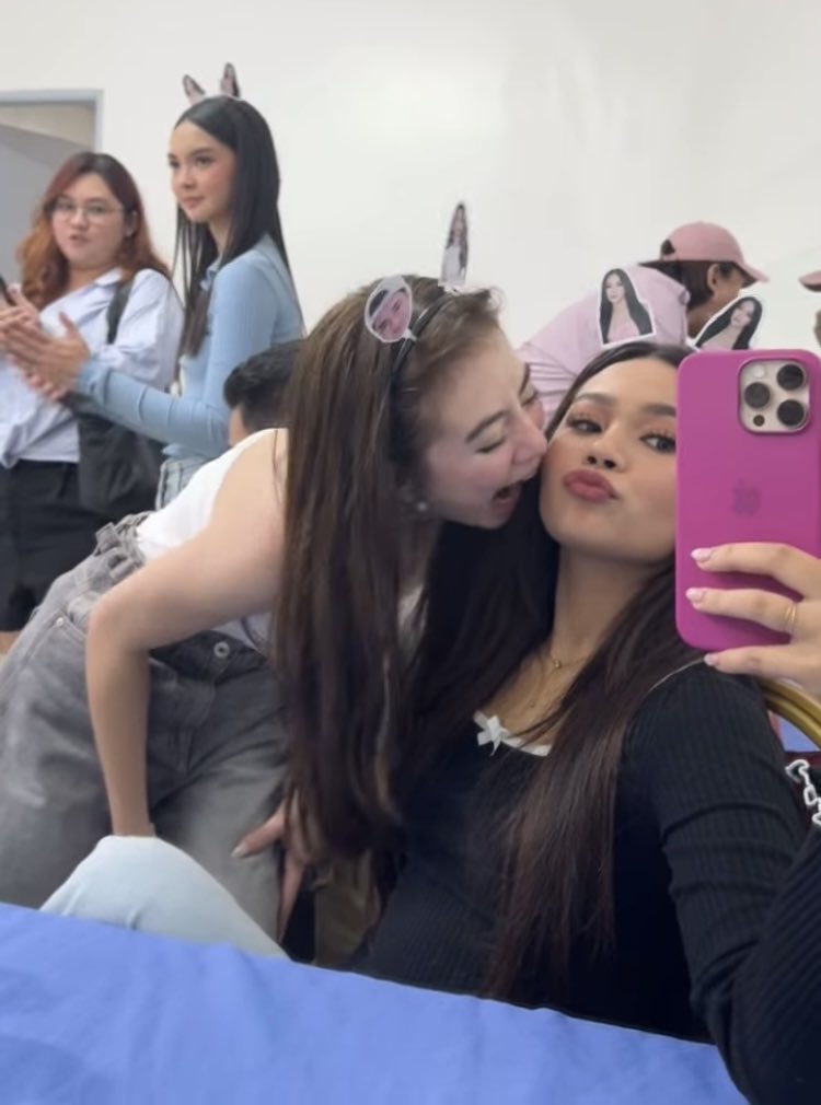 Baabylaabs's tweet photo. Ito ang dapat nilalayag. Fyanglette soul sisters! 

KCC GENSATIONAL KOLETTE

#KoletteMadelo https://t.co/ToXO52Ke58