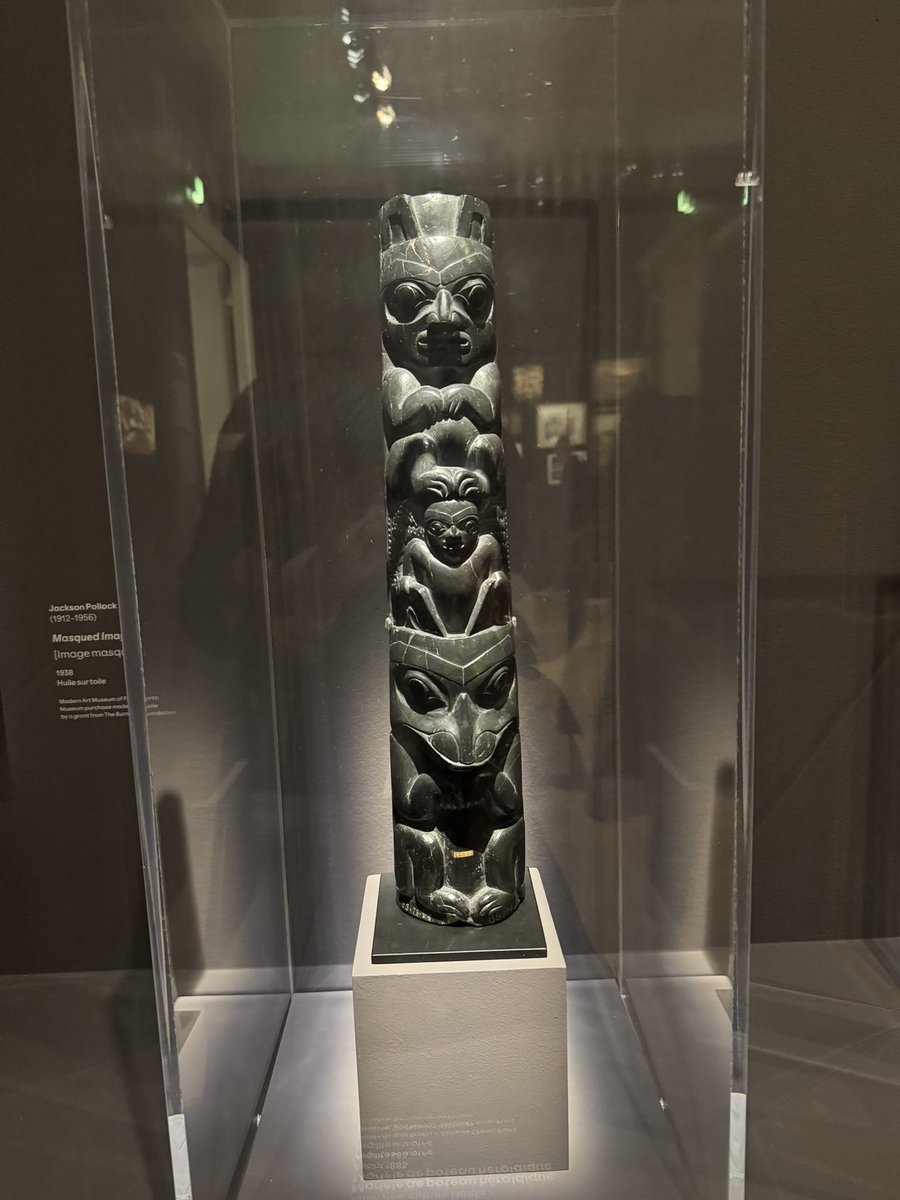 anece's tweet photo. Un peu de @quaibranly à l’expo « Pollock, les premières années » au @MuseePicasso. En 1941, le @MuseumModernArt consacre une expo aux arts natifs américains « pour rompre avec la lecture primitiviste des cultures natives US » qui auront une grande influence sur l’œuvre de Pollock https://t.co/0SOBQxhsqT