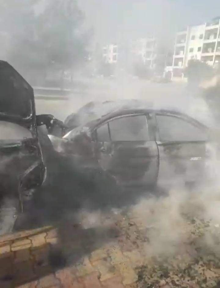 #حلب_الجديدة
إندلاع حريق في 4 #سيارات
عند الساعة ١١:٤٣ نشب حريق في سيارات مركونة في ساحة أمام بناء سكني جانب جامع زين العابدين بحي حلب الجديدة بسبب سقوط قذيفة صاروخية من إر&amp;ابي تركيا
 تم التدخل و إخماد الحريق
الخسائر الماديةو لكن الحمد لله لا إصابات بشرية
#الجيش_العربي_السوري