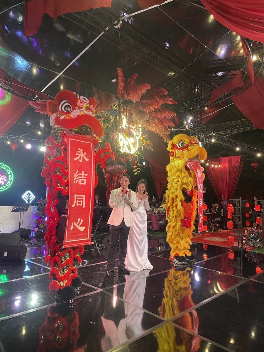whyyoutouzhele's tweet photo. 11月28日(发布) 前重庆市委书记薄熙来的儿子薄瓜瓜，迎娶罗东博爱医院创办人的孙女许惠瑜，现在婚礼内部画面陆续曝光。
 薄瓜瓜在致词的时候，提到他的爸爸薄熙来、以及妈妈薄谷开来，薄瓜瓜表示，他们是忍辱负重、为人民为大局牺牲，大聊大陆方面的禁忌话题。 https://t.co/otVFjexduI