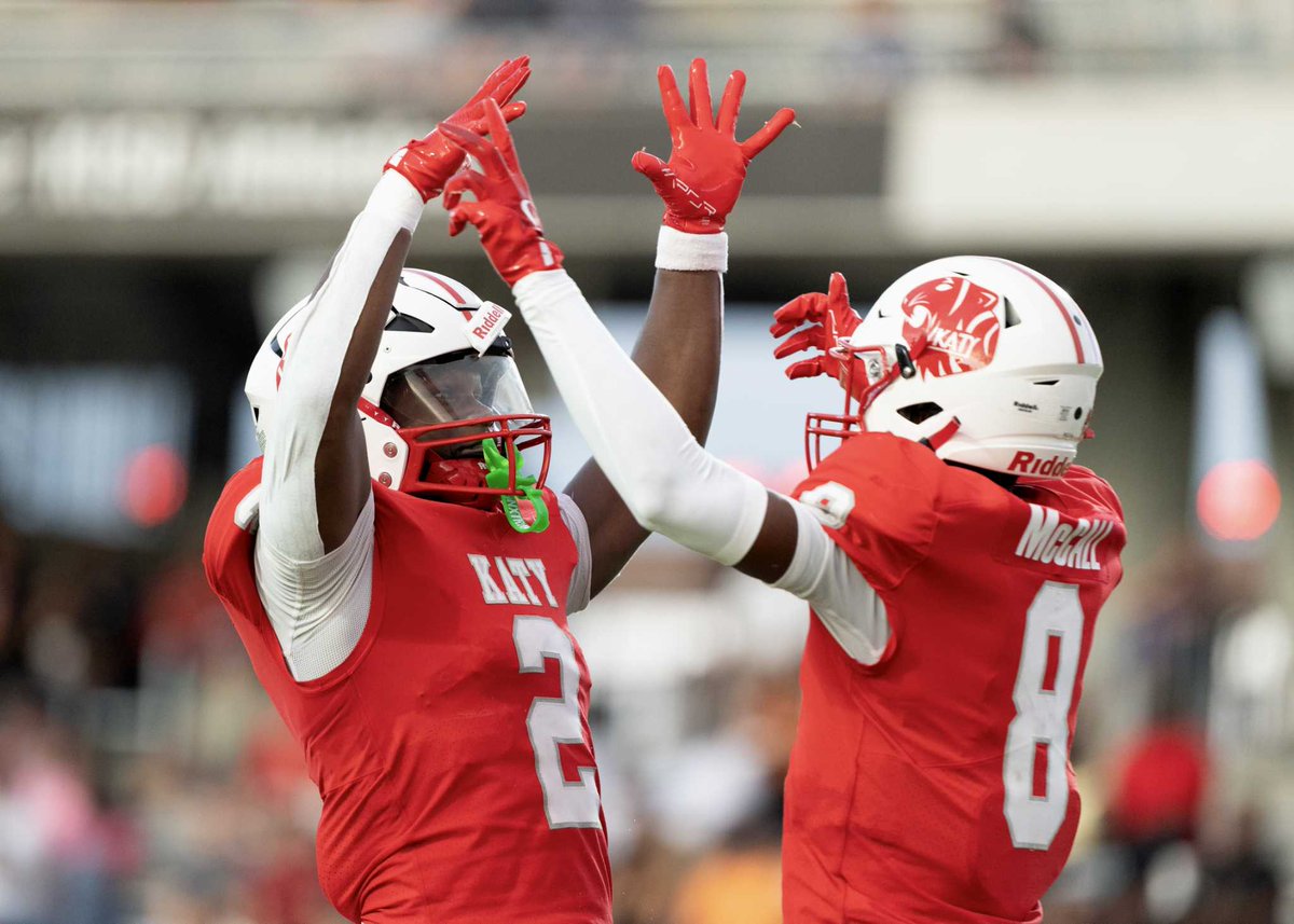 Live updates: High school football playoffs tripleheader invades NRG Stadium dlvr.it/TGTLH9