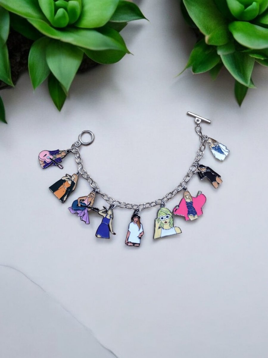 ThatFellaCrafty's tweet photo. Taylor Swift Charm Bracelet
https://t.co/rUh2Zah7FB
#TaylorSwift #Swifties #ShakeItOff #Reputation #Fearless #Lover #Evermore #TaylorSwiftLive #Folklore #shopsmall #giftidea #CraftBizParty https://t.co/mNyGd69w3E