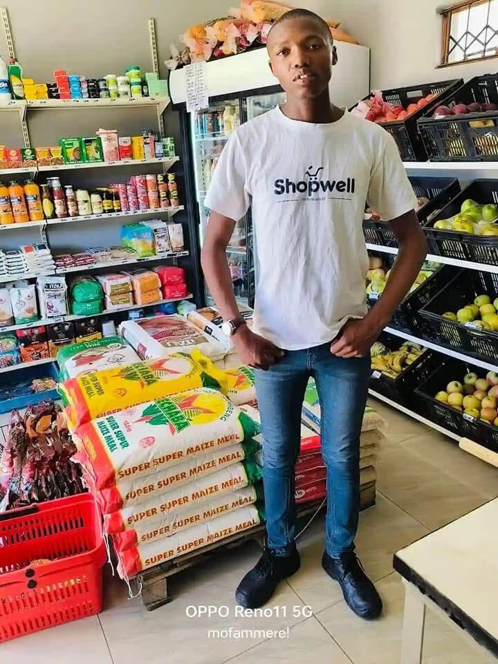 joy_zelda's tweet image. Congratulations to him,He has opened his own Spaza Shop 

South Africans are now in charge of their economy no Zimbabweans, Nigerians,Pakistan,Malawian,Chinese must own Spaza shops in our country