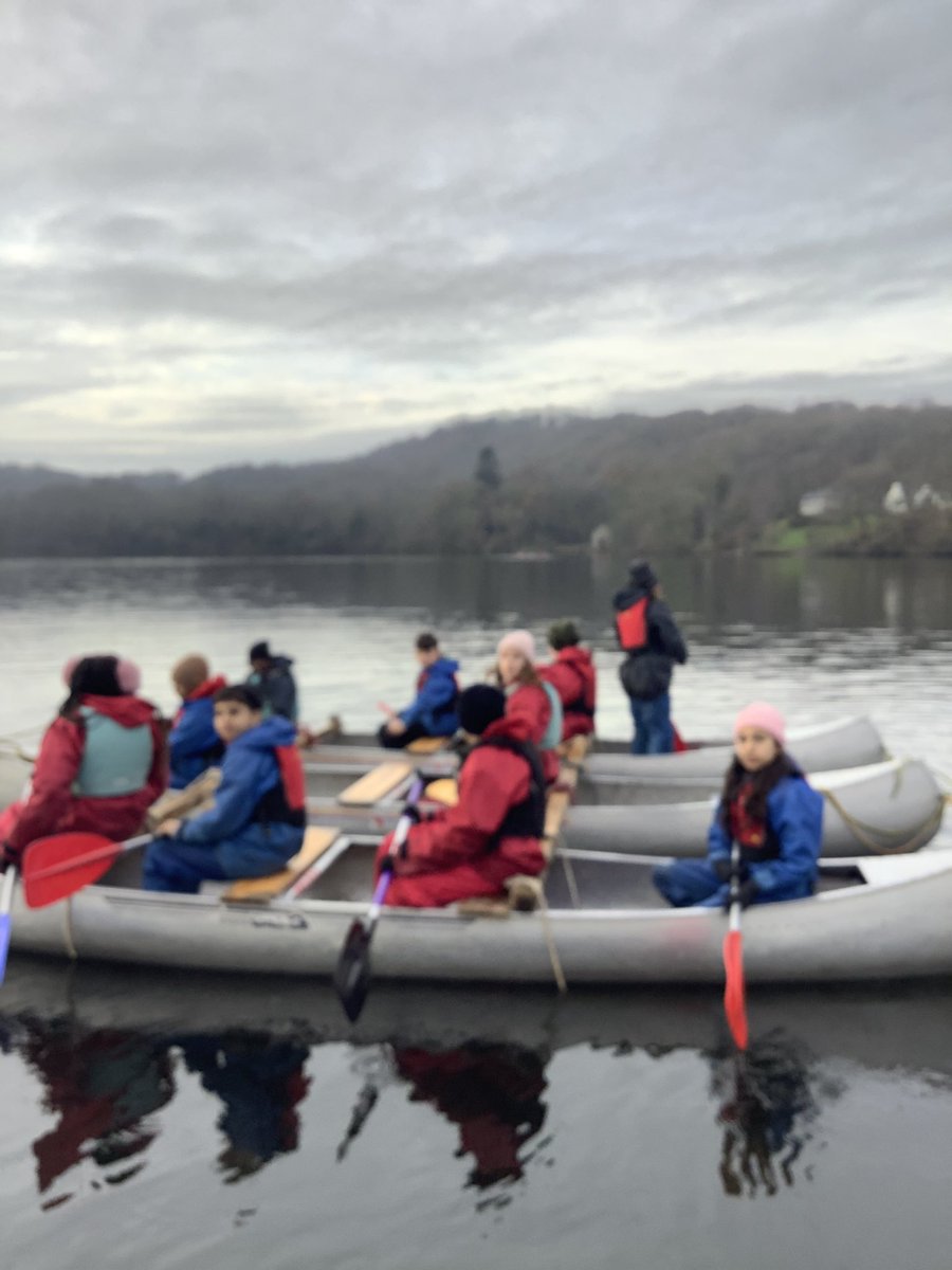 StAug_Monsall's tweet photo. Miss Barr’s and Miss Plaiter’s group:

Working together on the lake, creating lifelong memories.

#ghyllhead #lakewindermere #teamwork https://t.co/FgZftuVh3W