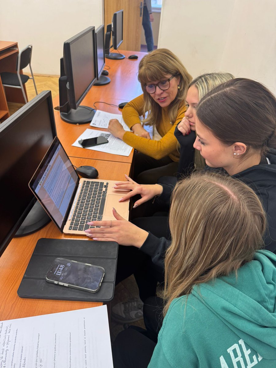 RenataZajickova's tweet photo. Mám radost. Nadšené studentky naší školy, které se zapojily do projektu #InnoSchool. Program nabízí zajímavou kombinaci tradiční výuky s digitálními prvky a simulacemi, které pomáhají mladým lidem stát se sociálními podnikateli a lídry inovací.🚀 @gmvvprague https://t.co/LkrVPFeaxl