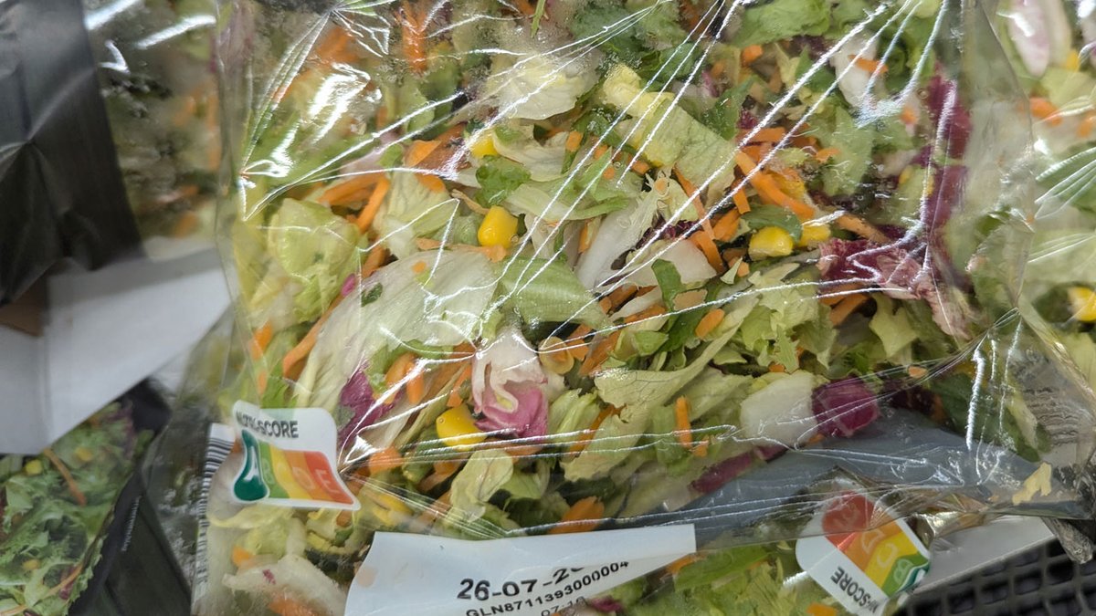 RIXSN81's tweet photo. @CarloMasala1 Salat in der Tüte soll ja noch weniger halten hab ich gehört.... https://t.co/bIYNOR14Wa
