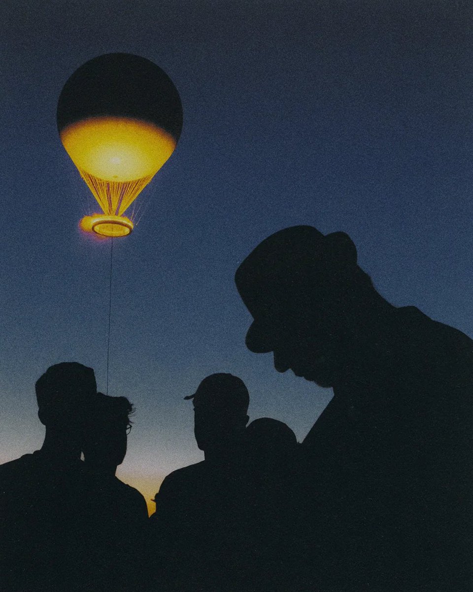 Le photographe Jonathan Bertin met en vente une collection de 10 tirages sur son site jusqu'au 15 janvier prochain.