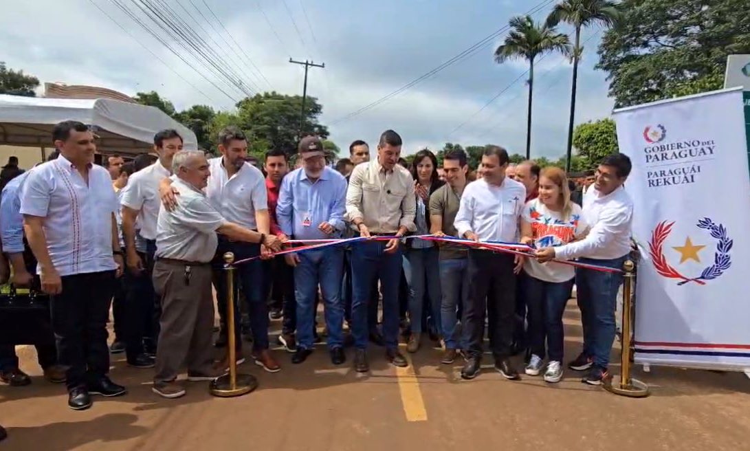 Pedro Alliana (@allianapedro) on Twitter photo En Caaguazú, inauguramos obras de pavimentación asfáltica financiadas por <a href="/itaipuparaguay/">ITAIPU Binacional Py</a> .
•
•
<a href="/SantiPenap/">Santiago Peña</a> <a href="/luchozacariasAP/">Lucho Zacarías</a>
<a href="/GobCaaguazu/">Gobernación del Caaguazú</a> <a href="/marcesotop/">Marcelo Soto</a> En Caaguazú, inauguramos obras de pavimentación asfáltica financiadas por <a href="/itaipuparaguay/">ITAIPU Binacional Py</a> .
•
•
<a href="/SantiPenap/">Santiago Peña</a> <a href="/luchozacariasAP/">Lucho Zacarías</a>
<a href="/GobCaaguazu/">Gobernación del Caaguazú</a> <a href="/marcesotop/">Marcelo Soto</a>