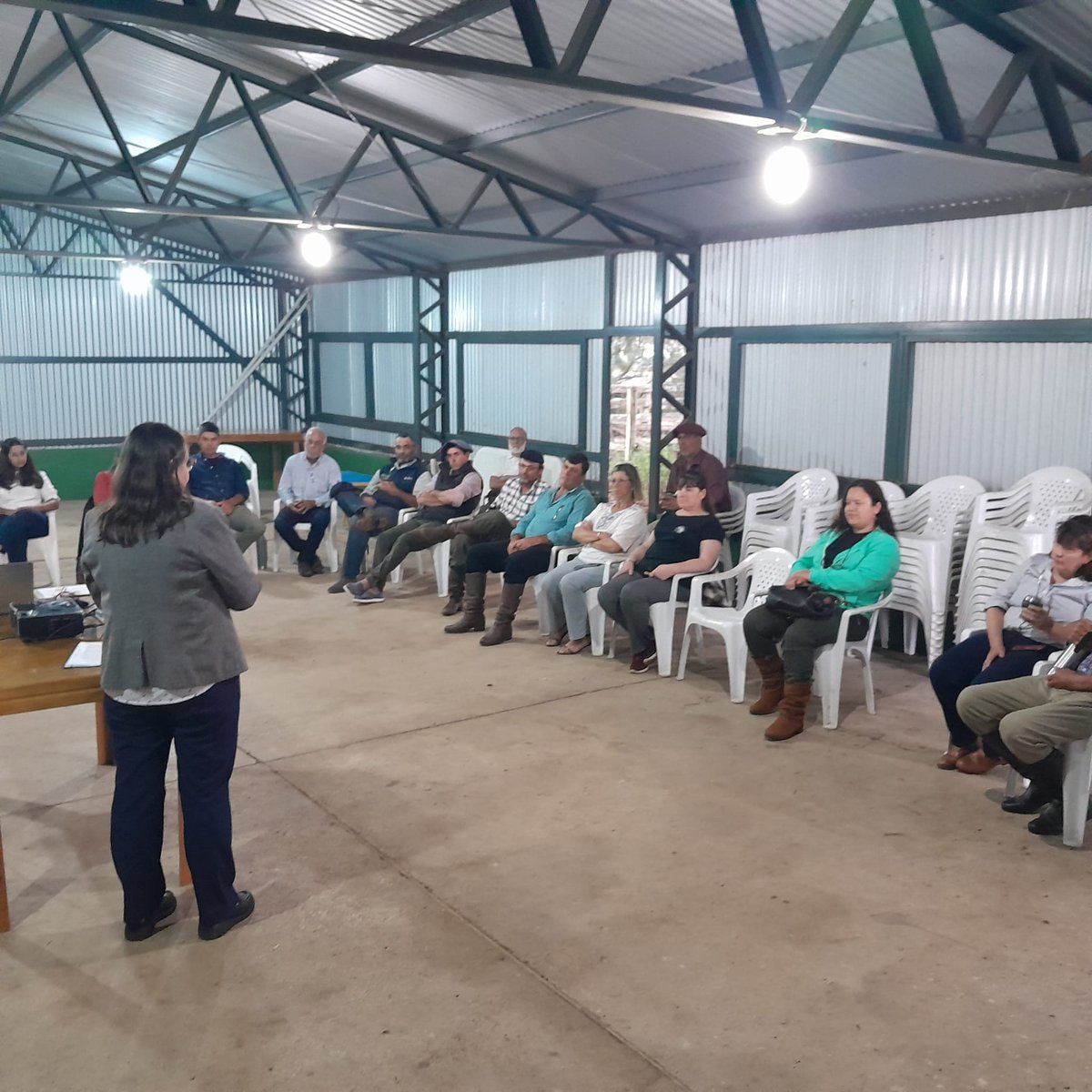 PlanAgro's tweet photo. #Ayer en📍Cuatro Bocas, Rivera
Cómo disminuir el uso de garrapaticidas sin perder el control de la garrapata
✔️Evaluación a campo #eficiencia #tratamientos #Reduccquimicos #bioinsumos #vacunos
✔️Financiación BROU #PlanesControl
📌Local Masoller
#SFRMasoller @BROU_uy #PlanAgro https://t.co/QuaXYfMxA4
