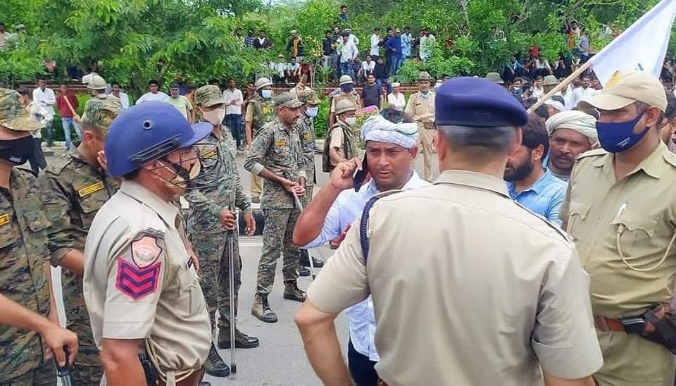 indraj143_m's tweet photo. "भगत सिंह सिर्फ एक नाम नहीं, विचारधारा हैं। क्रांतिकारी सोच और साहस का प्रतीक।
आज हम सभी उनके सिद्धांतों और त्याग को याद करें और नरेश मीणा को रिहा करने की आवाज़ उठाएं। @NareshMeena__
#नरेश_मीणा_को_रिहा_करो 
#नरेश_मीणा_को_रिहा_करो https://t.co/tp3y3ycP5I